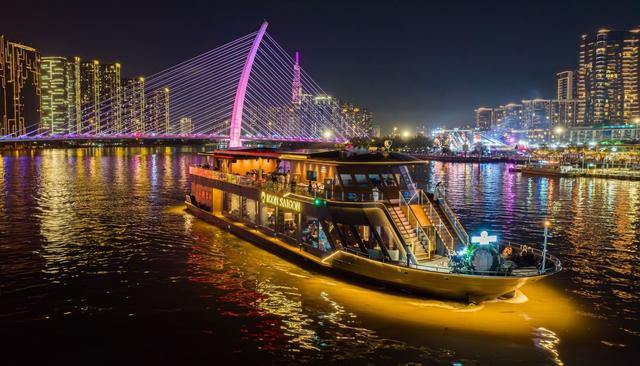 Tau Icon Saigon