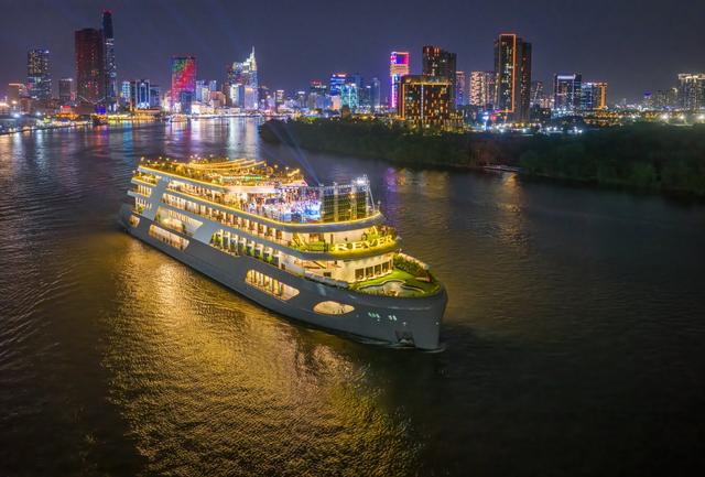 Du thuyền Rever Cruise - Buffet tối trên sông Sài Gòn