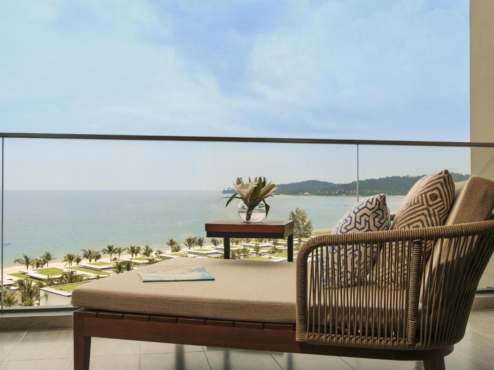 Superior King Room with Direct Pool Access